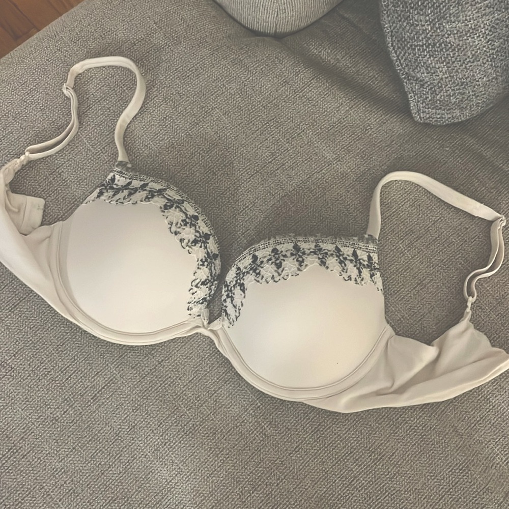 Victoria’ Secret bra